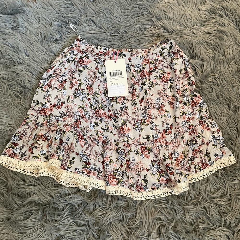 Floral mini skirt